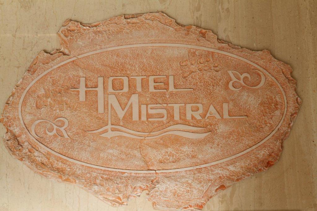 Hotel Mistral Пирея Екстериор снимка